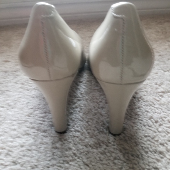 AnneAKKlein iflex Nude Patent Leather Round Toe - Picture 4 of 7